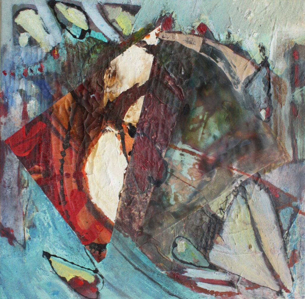 Abstraktes Kunstwerk mit überlappenden geometrischen Formen, Collagefragmenten und kräftigen Farbflächen in Rot-, Blau- und Erdtönen; dynamische Struktur und vielschichtige Texturen.